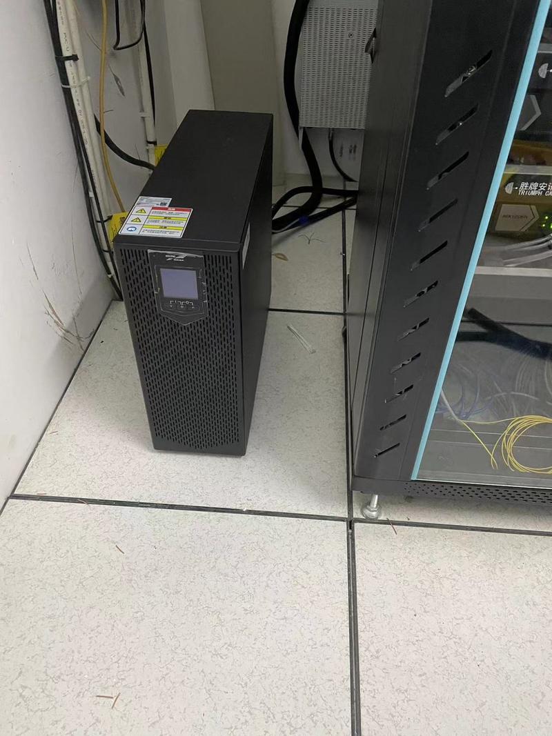 ups电源稳压器功能特性_ups电源离线式在线式_ups电源